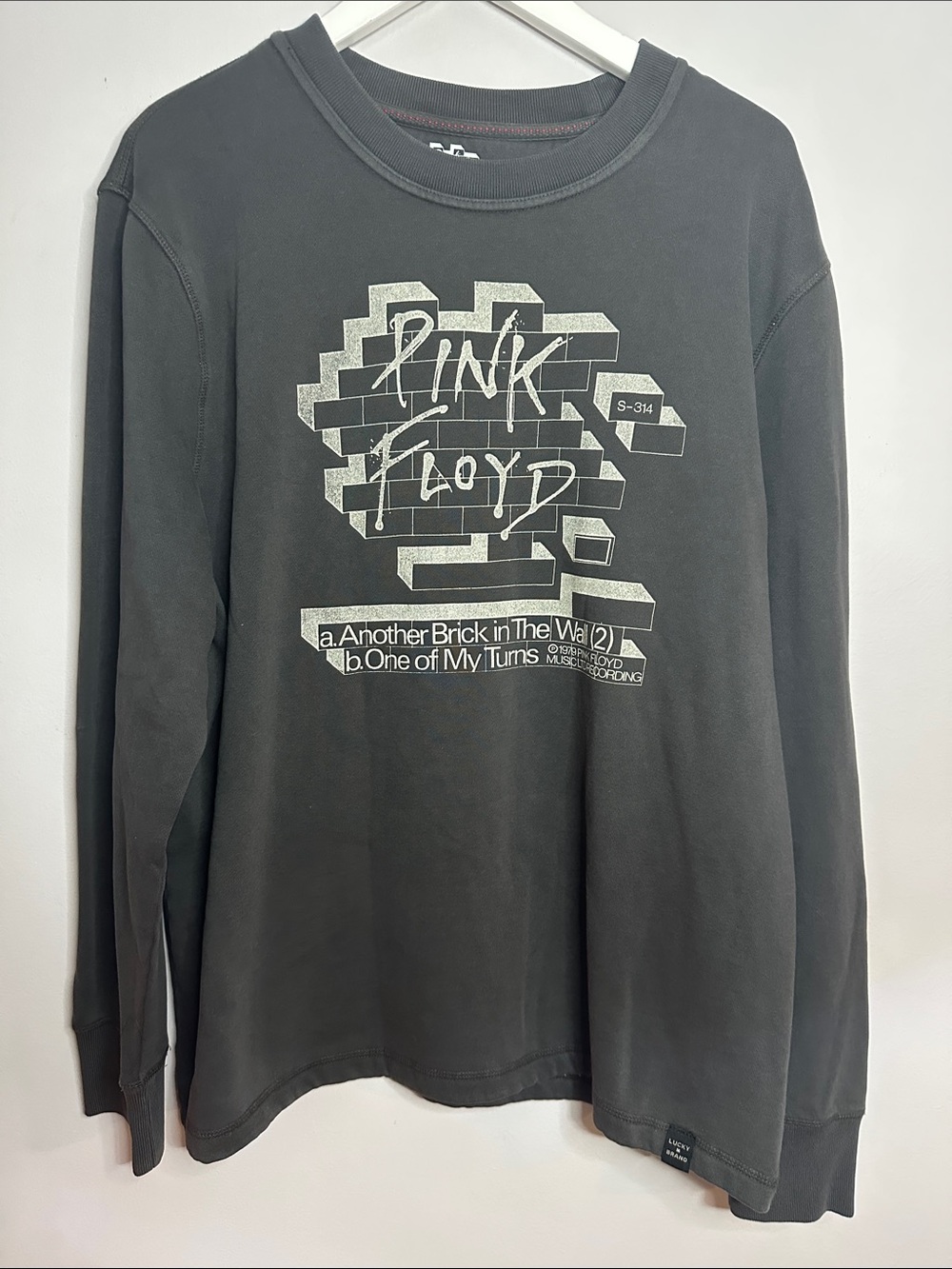 Pink Floyd Black Long-Sleeve Graphic Sweatshirt size XL